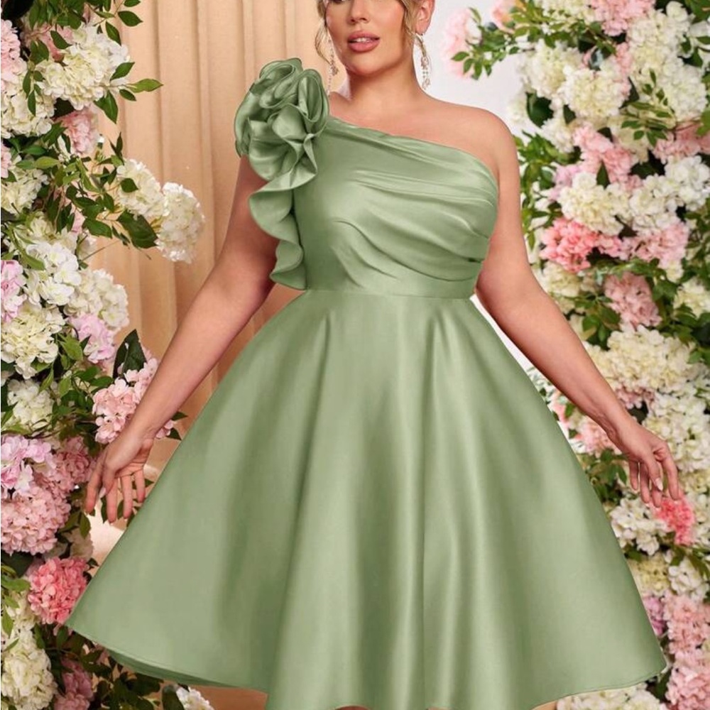 Elegant Green One-Shoulder Dress